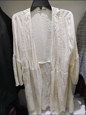 Liquid by Design Cream Textured Top